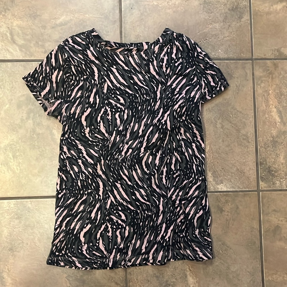 Athleta pattern tee size xs!